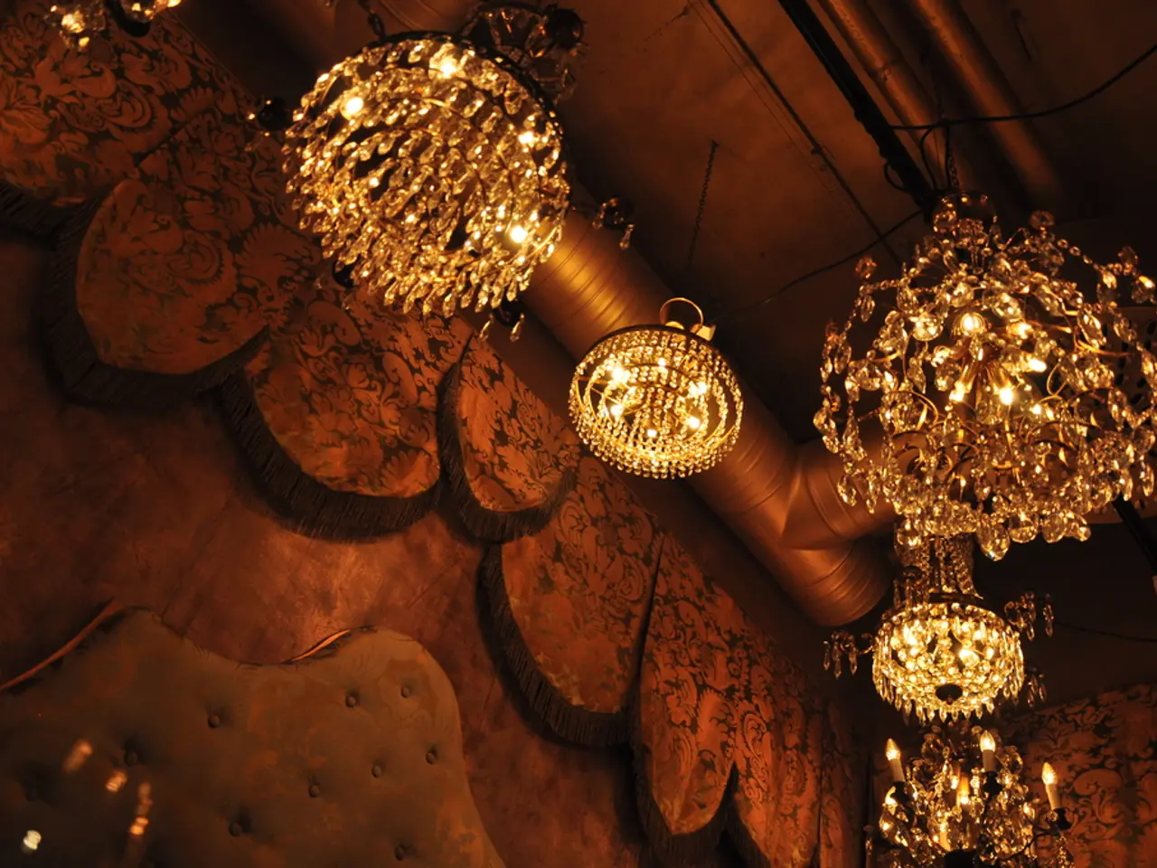 Turbocharged Ring Light: Harlowe Mark Mann Signature lighting kit delivers a powerful lighting...