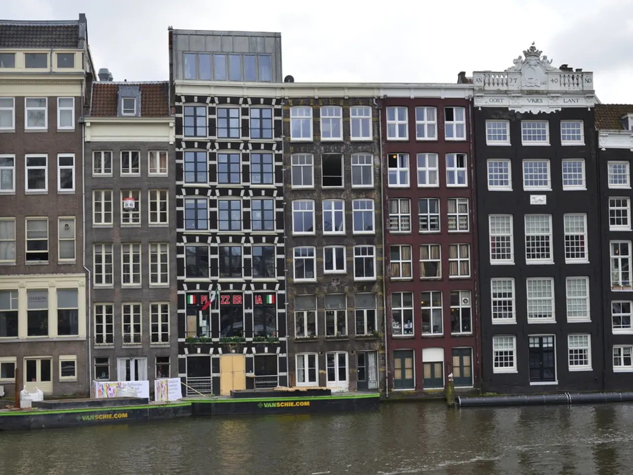 City's Digital Twin: Real-Time Online Data Transformation as Everyday Convenience