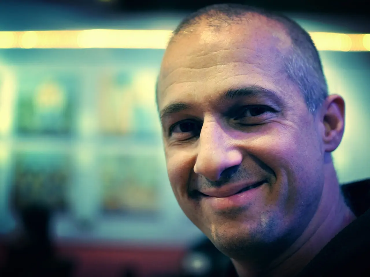 Humorous getaway with Guido Cantz: a lighthearted journey narrated by Guido Cantz