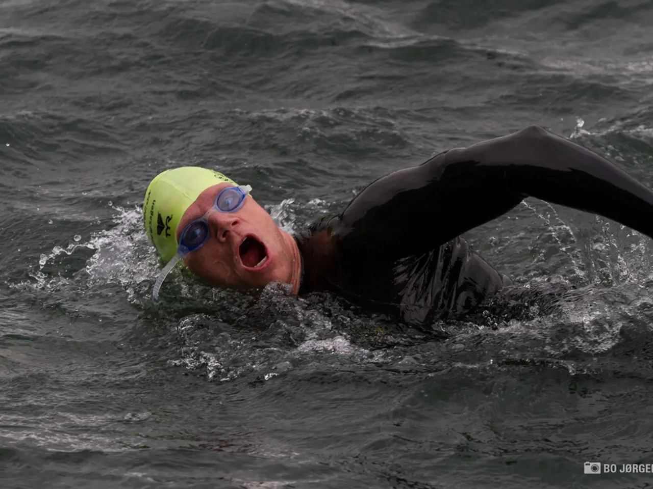 Exploring Aquatic Audio Devices: An In-Depth Look at Waterproof Headphones for Swimming