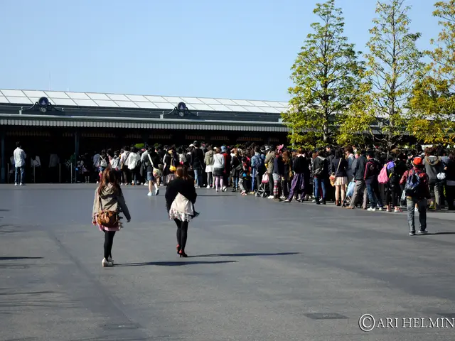 Assessing the Relationship Between On-Site and Cloud-Based Queue Applications in the Year 2025