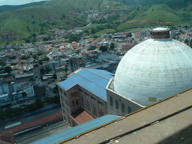 Strategies for Accumulating Wealth Through a Savings Scheme