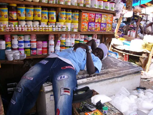 Mobile Database: Challenges in Data Organization and Management