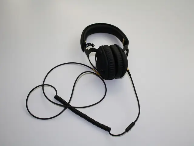 Review of Educational Technology: AVID WonderEars AP-400 Headset in the Edtech Sector