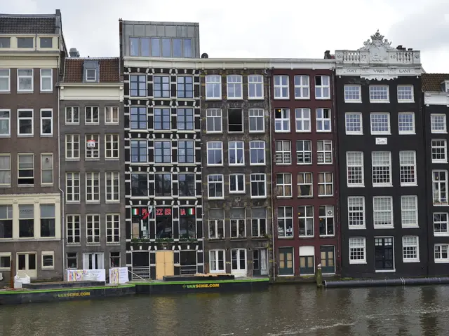 City's Digital Twin: Real-Time Online Data Transformation as Everyday Convenience