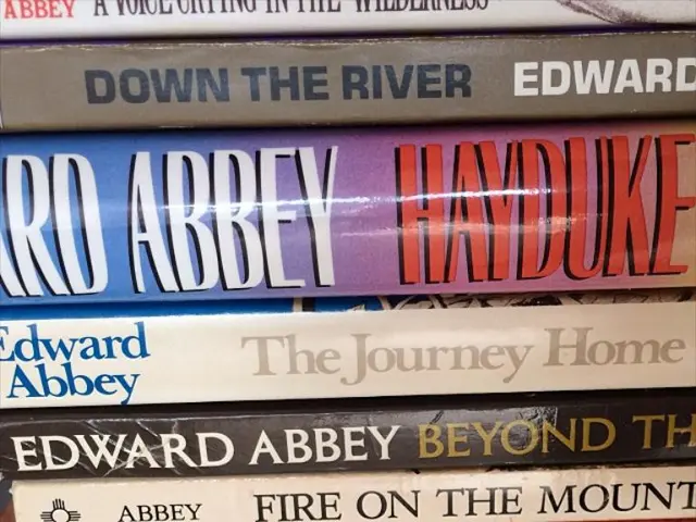 Top-tier Electronic Reading Materials for Gamers: A Must-Read List for Enthusiasts