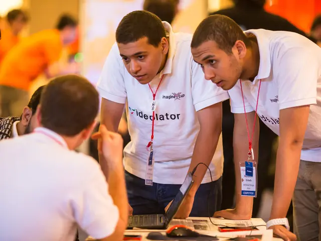 Macro Pad's Clear Screen Design Eliminates Doubt Regarding Button Functions