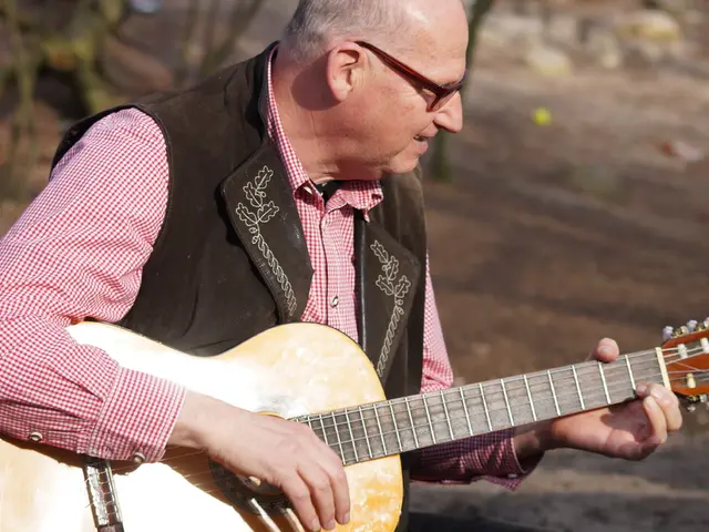 Oasis guitarist Noel Gallagher's enigmatic Les Paul model seemingly headed for a signature series...