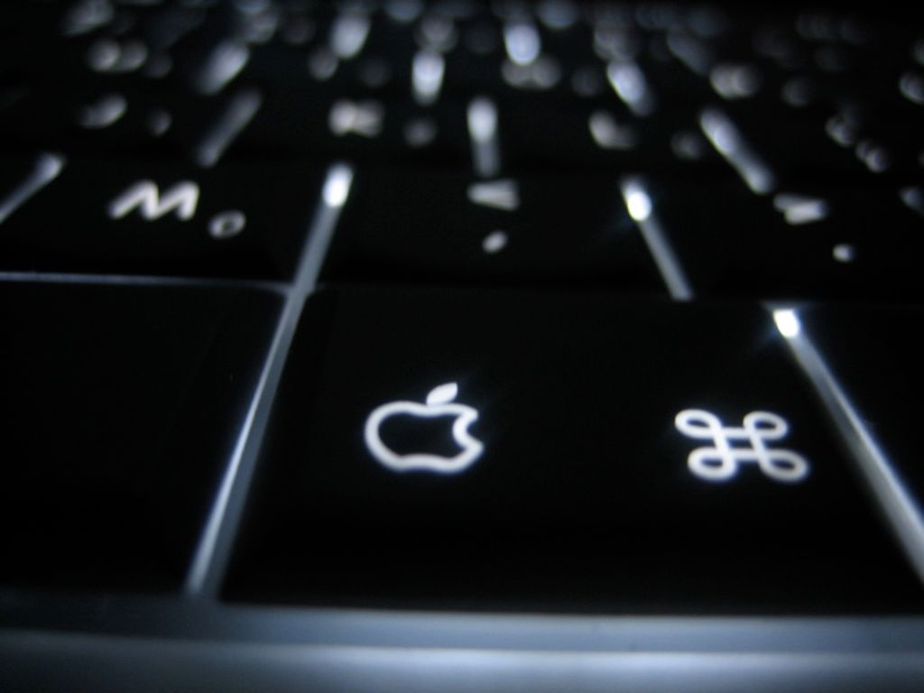 Find the location to purchase the latest M4 MacBook Air, maximizing savings with additional Apple...